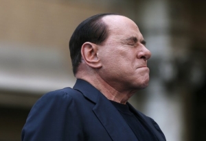 Silvio gets emotional in Rome. Photo Reuters, Alessandro Bianchi.