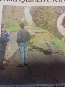 Road subsidence near Montespertoli. Photo la Republica
