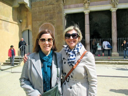 E (Italian Art history guru/prof.) and Alexandra (Florentine tour guide extradonair) 