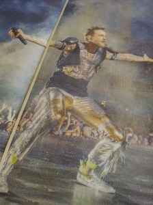 Jovanotte in one of his many outer space outfits. I Terreno giornale