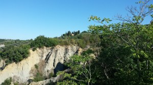 The crumbly cliffs below the villa available for rent. Photo P Finnigan.