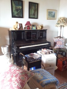 The four man piano and boxes. foto J Finnigan