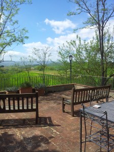 The lower terrace and view. foto J Finnigan