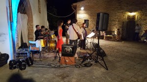 The band rocking. Foto P Finnigan